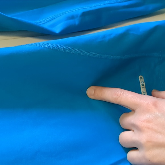 One tooth hooded athletic sweater - Picture 5 of 6